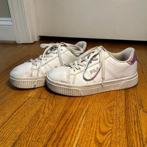 White filas